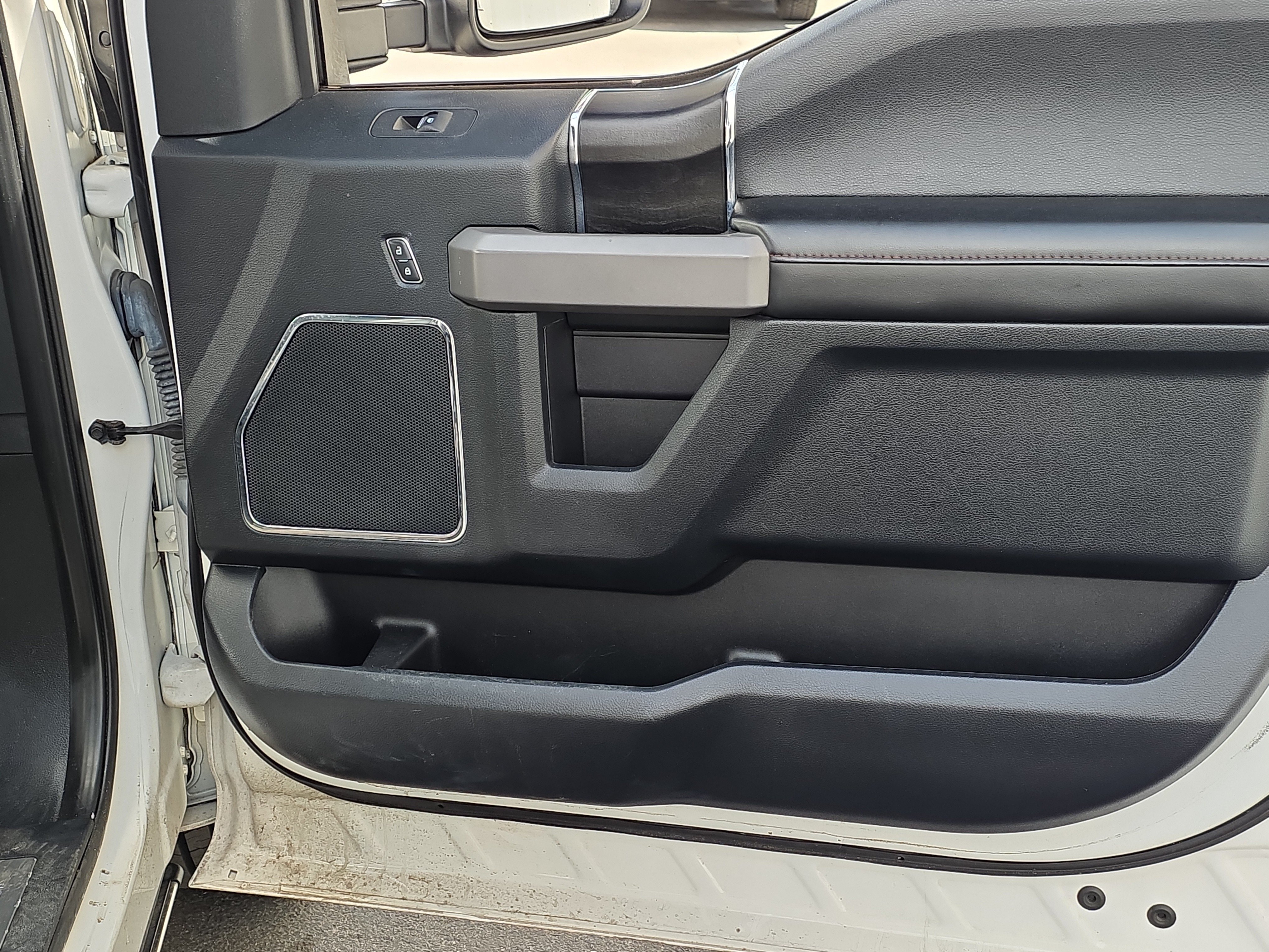 Used 2019 Ford F150 Platinum w/ Equipment Group 701A Luxury AWD/4WD image 33