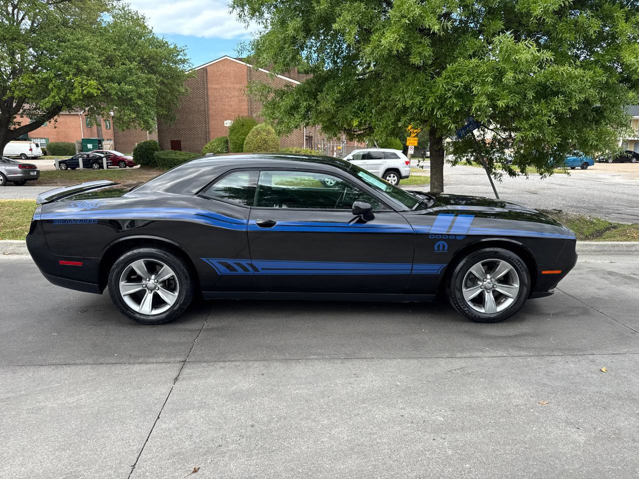 Used 2015 Dodge Challenger SXT RWD image 8