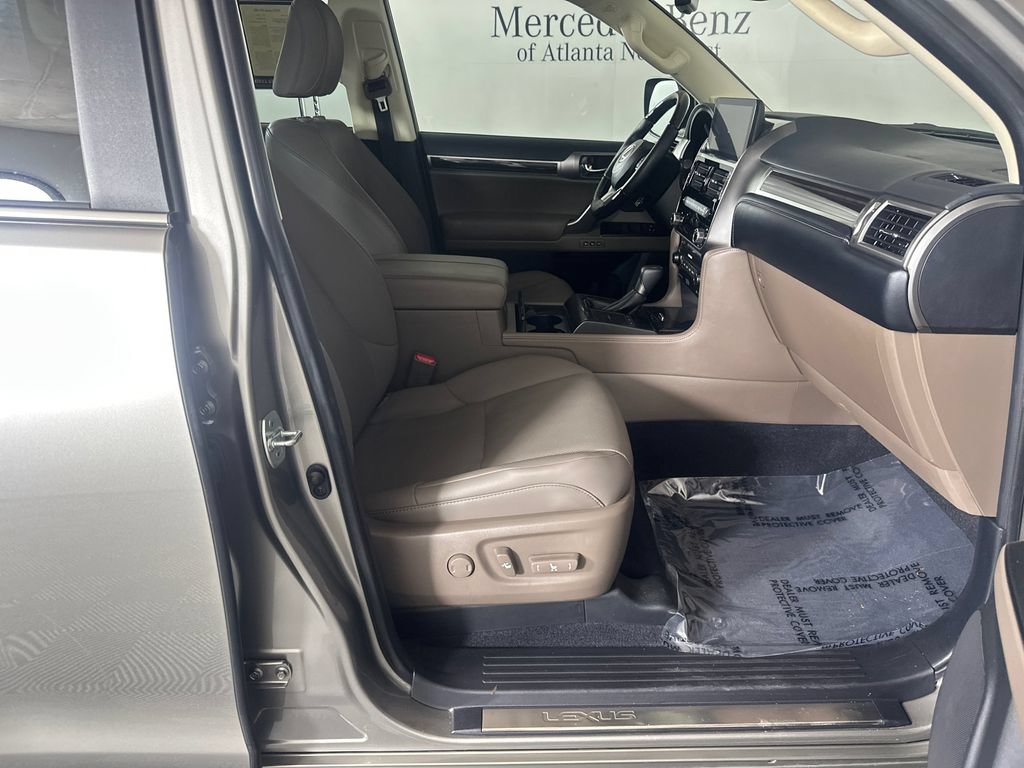 Used 2023 Lexus GX 460 Premium w/ Accessory Package AWD/4WD image 13
