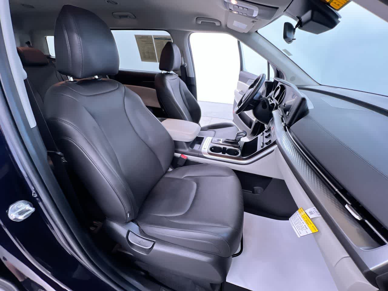 Used 2024 Kia Carnival LX FWD image 36