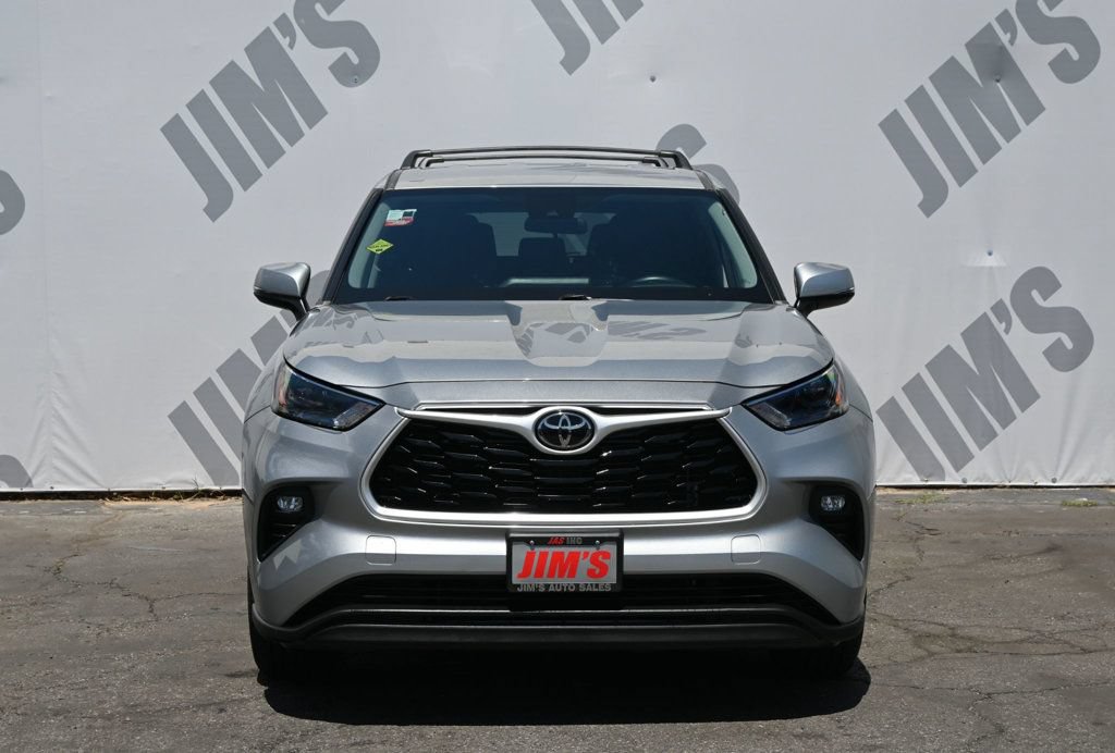 Used 2022 Toyota Highlander LE FWD image 2