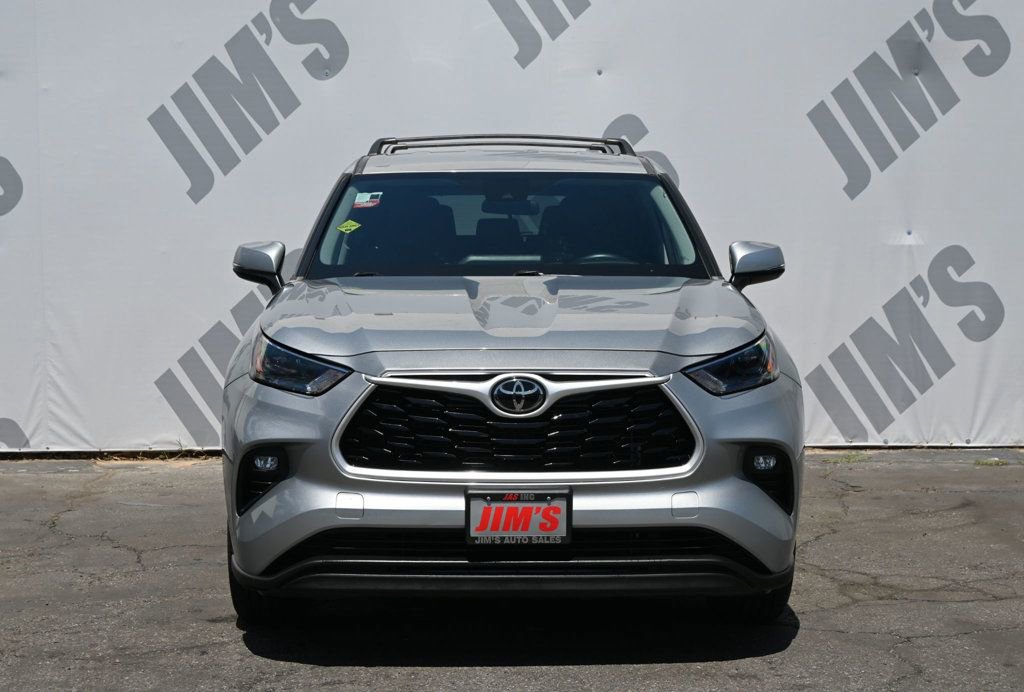 Used 2022 Toyota Highlander LE FWD image 2