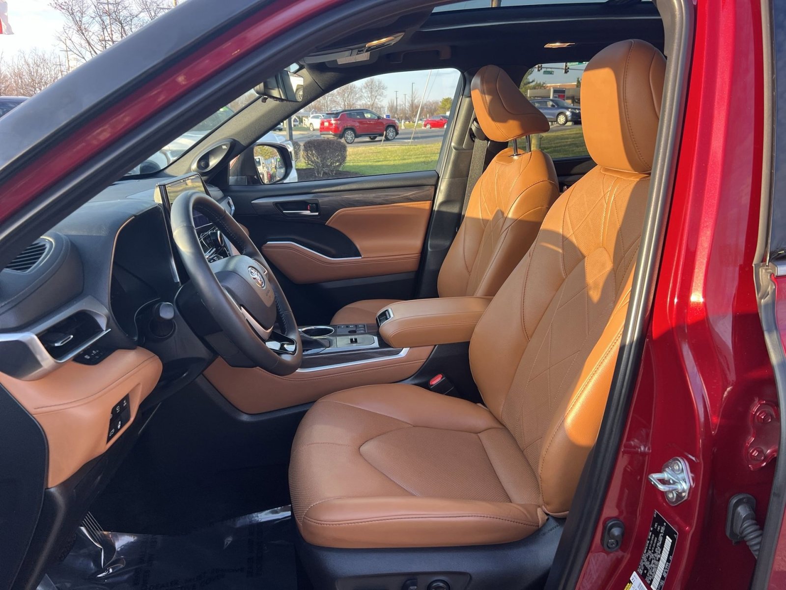 Used 2024 Toyota Highlander Platinum image 13