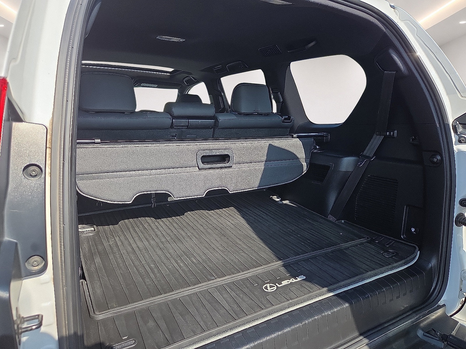 Used 2022 Lexus GX 460 w/ Black Line Special Edition AWD/4WD image 18