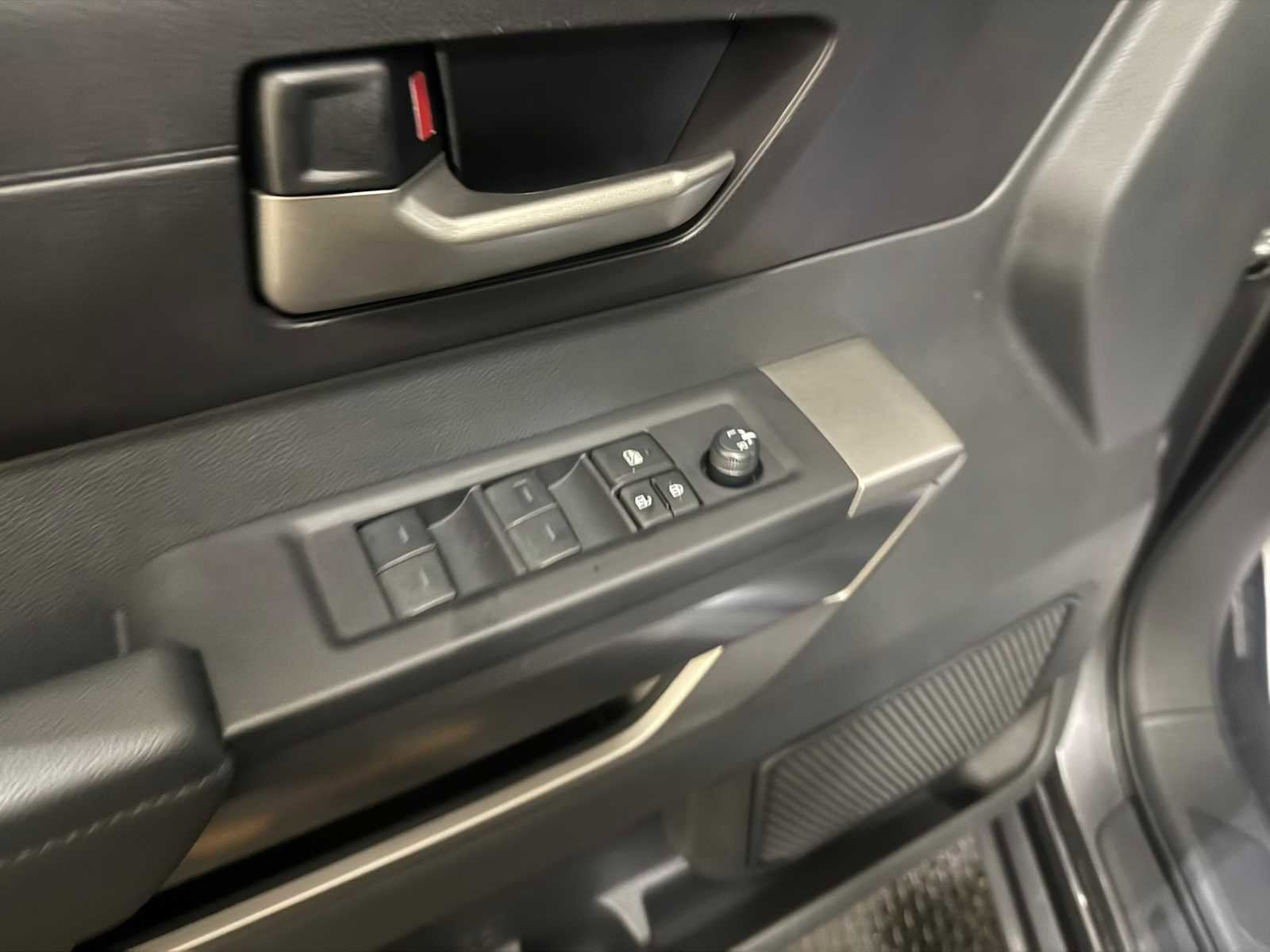 Used 2024 Toyota Tundra SR5 w/ SR5 Convenience Package AWD/4WD image 22