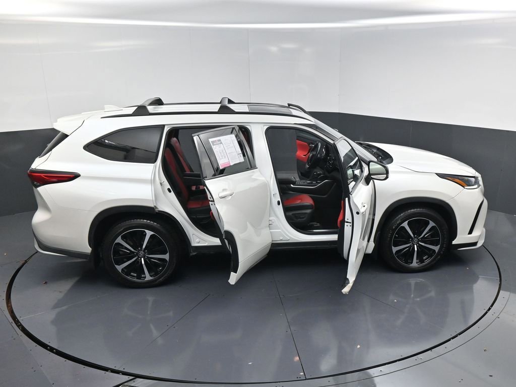 Used 2021 Toyota Highlander XSE image 24