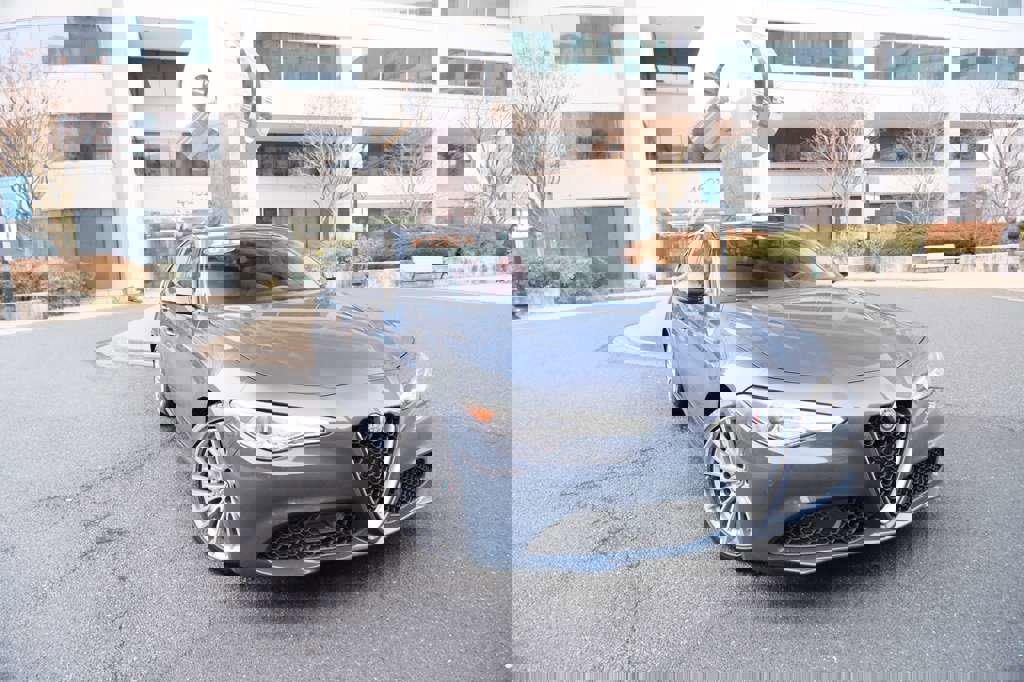 Used 2019 Alfa Romeo Giulia Ti w/ Quick Order Package 22Z Lusso image 2