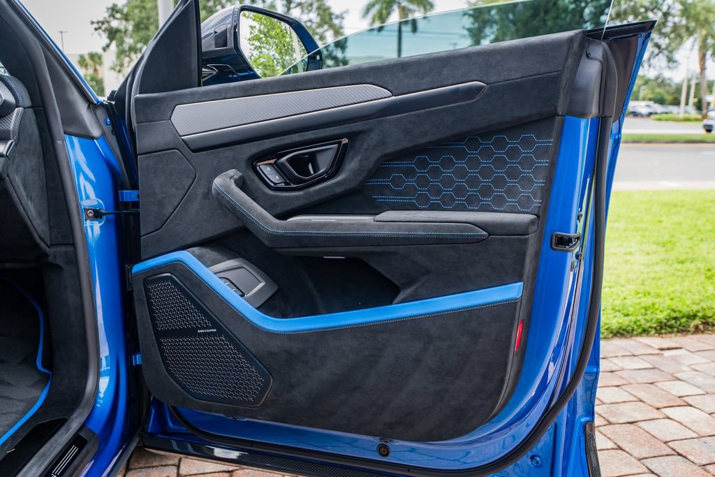 Used 2024 Lamborghini Urus Performante AWD/4WD image 40