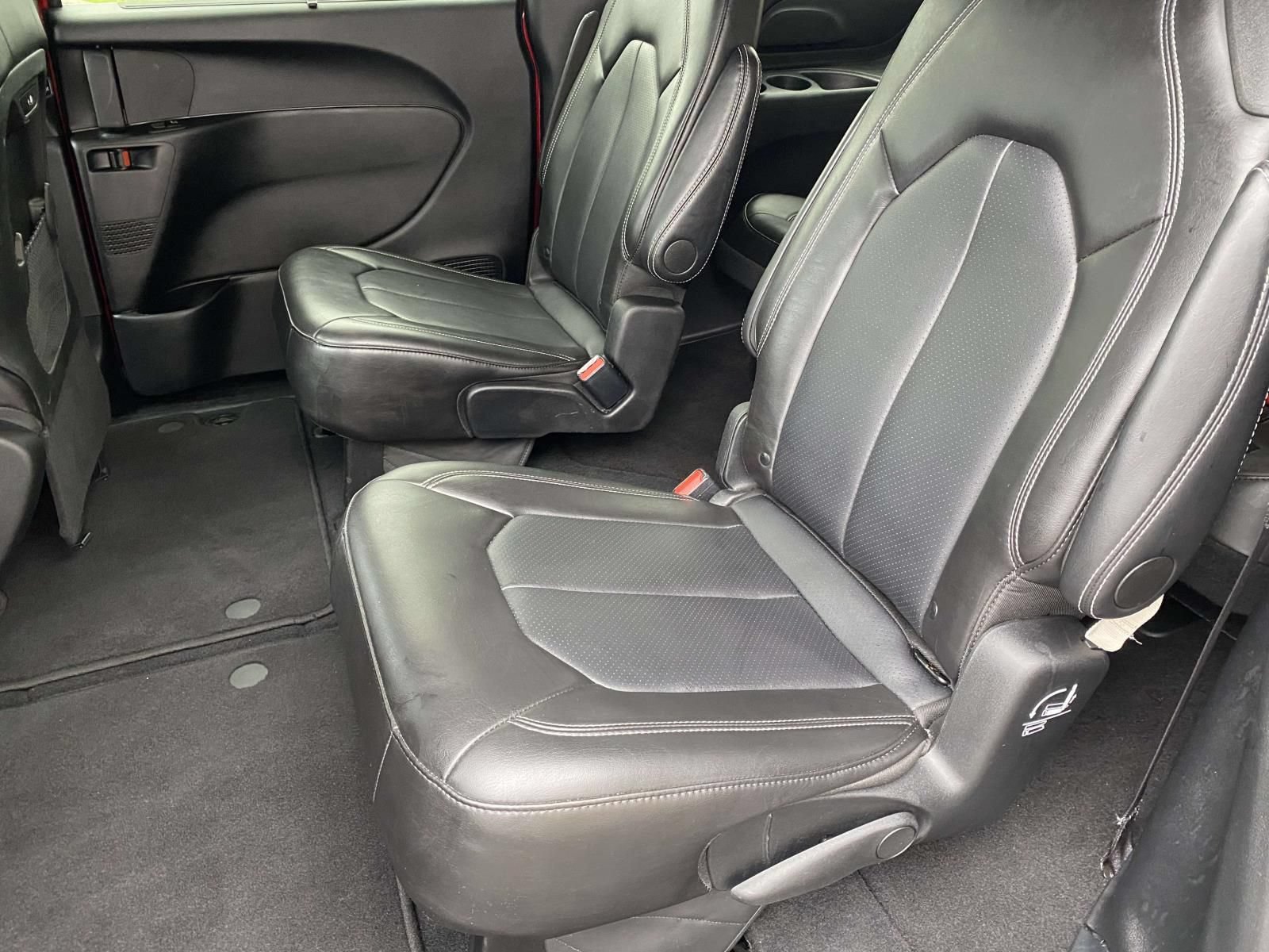 Used 2025 Chrysler Pacifica Select FWD image 11