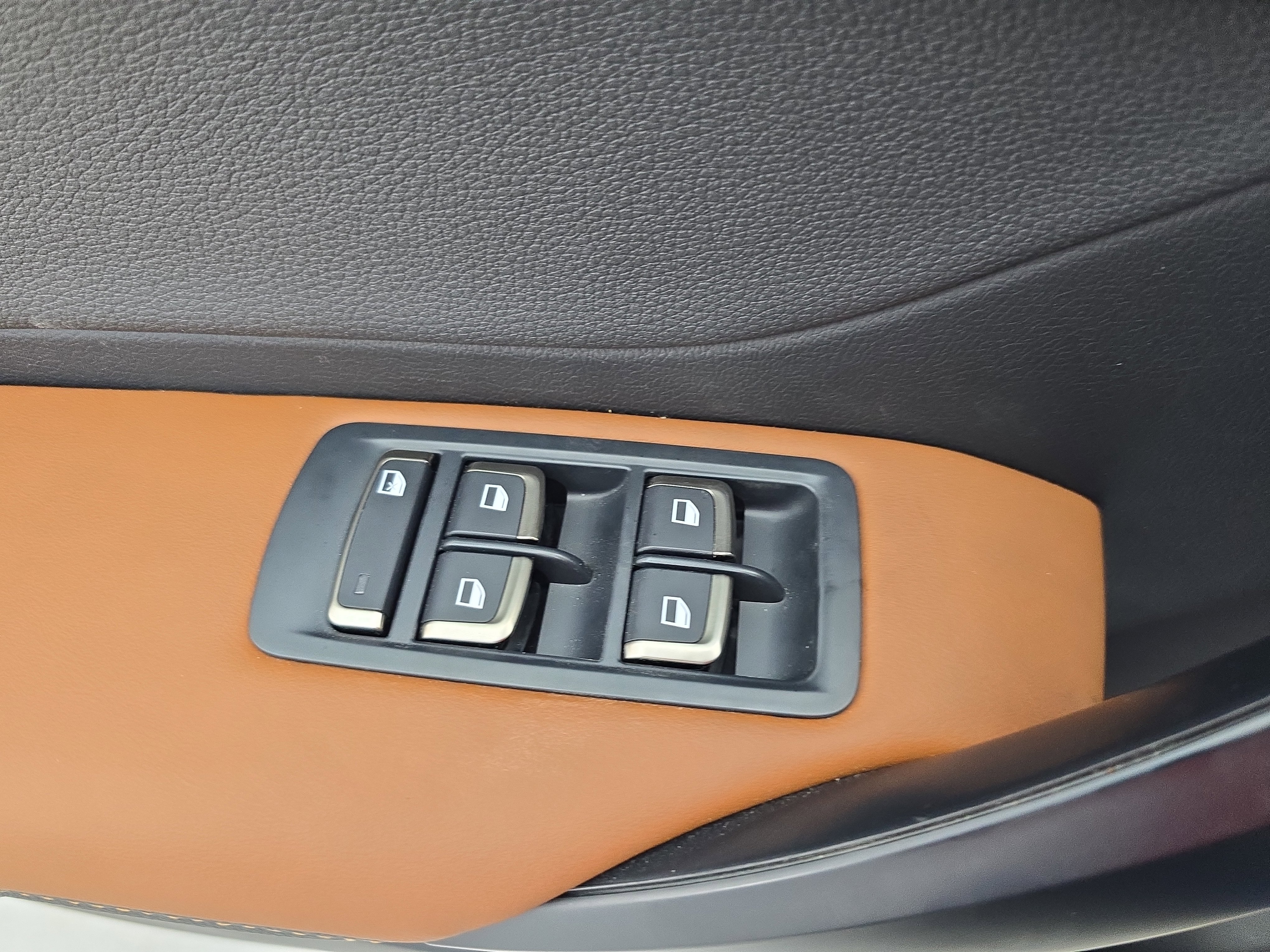 New 2025 VinFast VF 8 Plus image 25