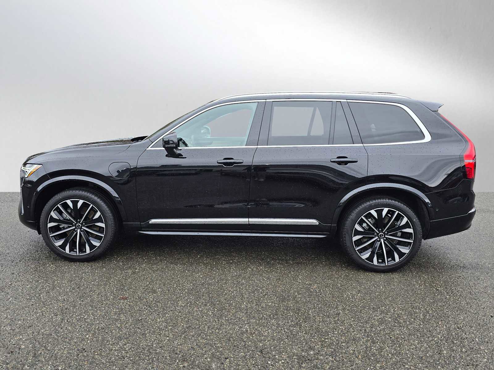 New 2026 Volvo XC90 T8 Plus w/ Protection Package Premier image 6