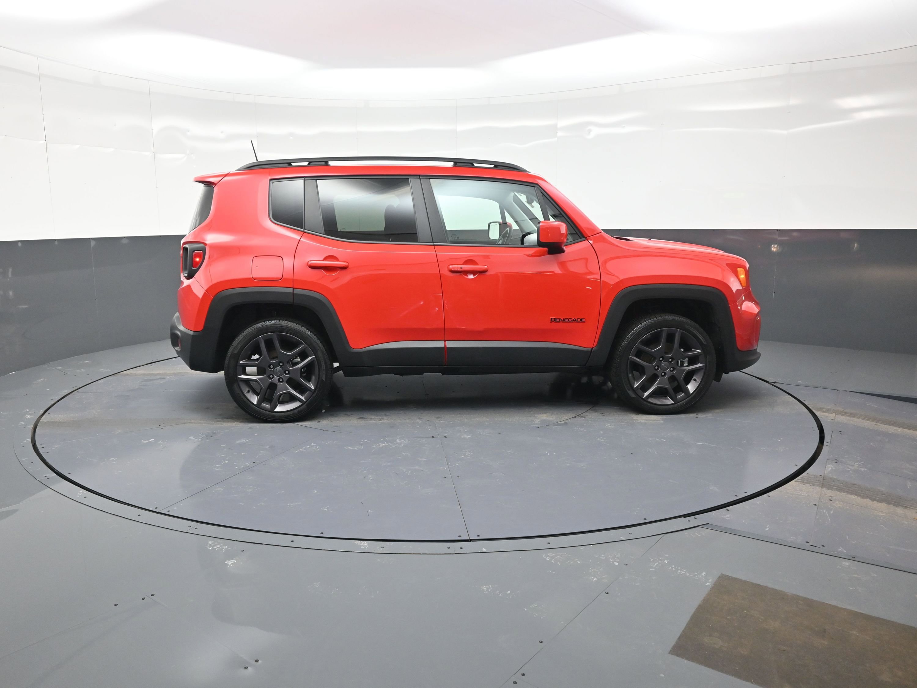 Used 2022 Jeep Renegade Latitude w/ Convenience Group image 2