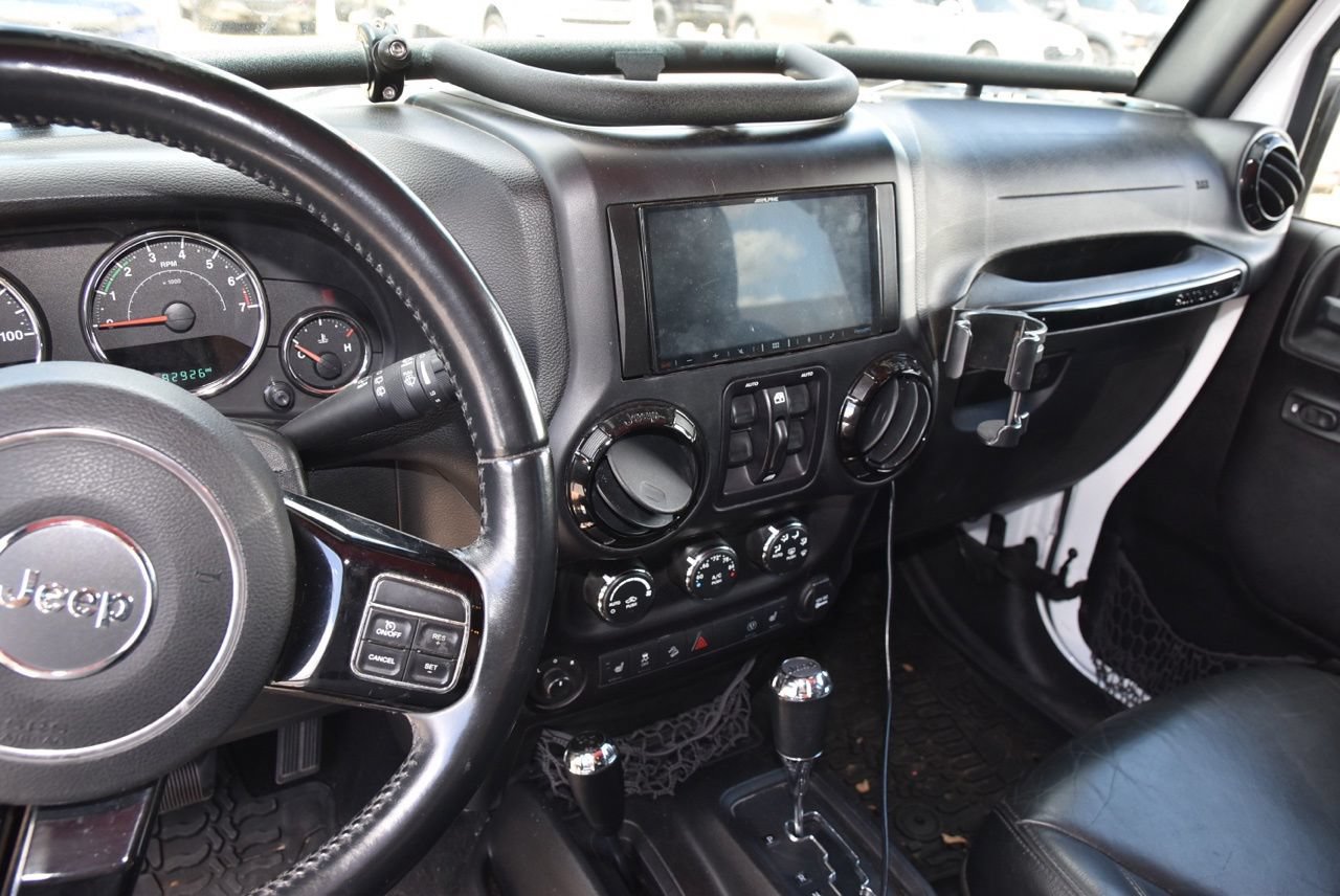 Used 2015 Jeep Wrangler Unlimited Sahara AWD/4WD image 9