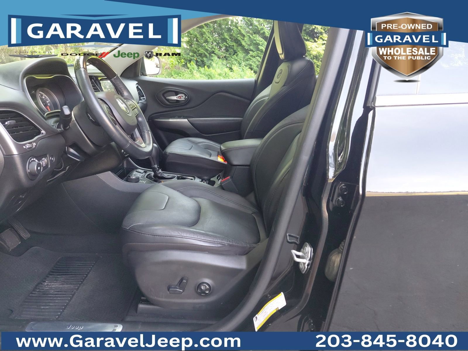 Used 2019 Jeep Cherokee Overland AWD/4WD image 2