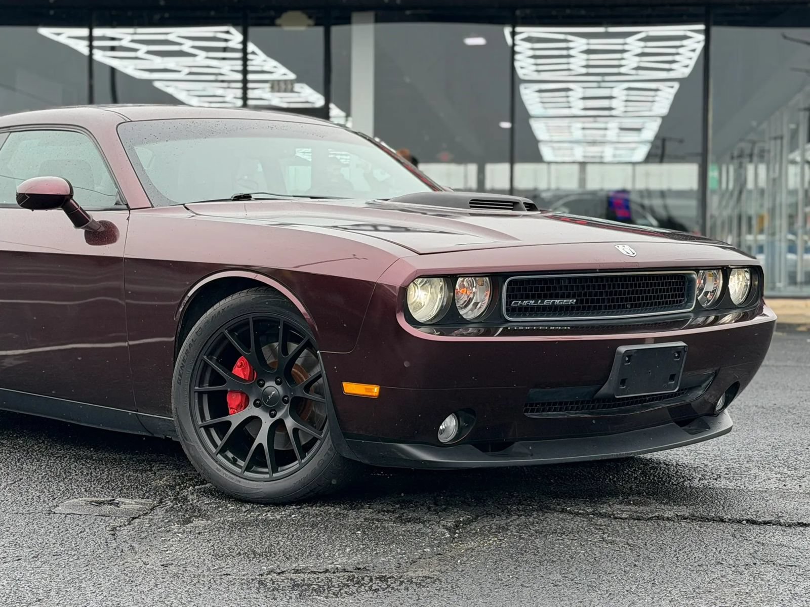 Used 2009 Dodge Challenger SRT8 RWD image 2