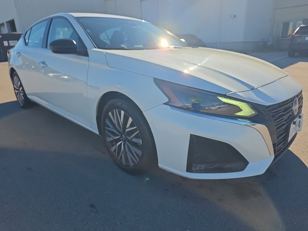 Used 2025 Nissan Altima 2.5 SV FWD image 3