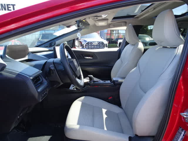 Used 2024 Toyota Prius FWD image 18