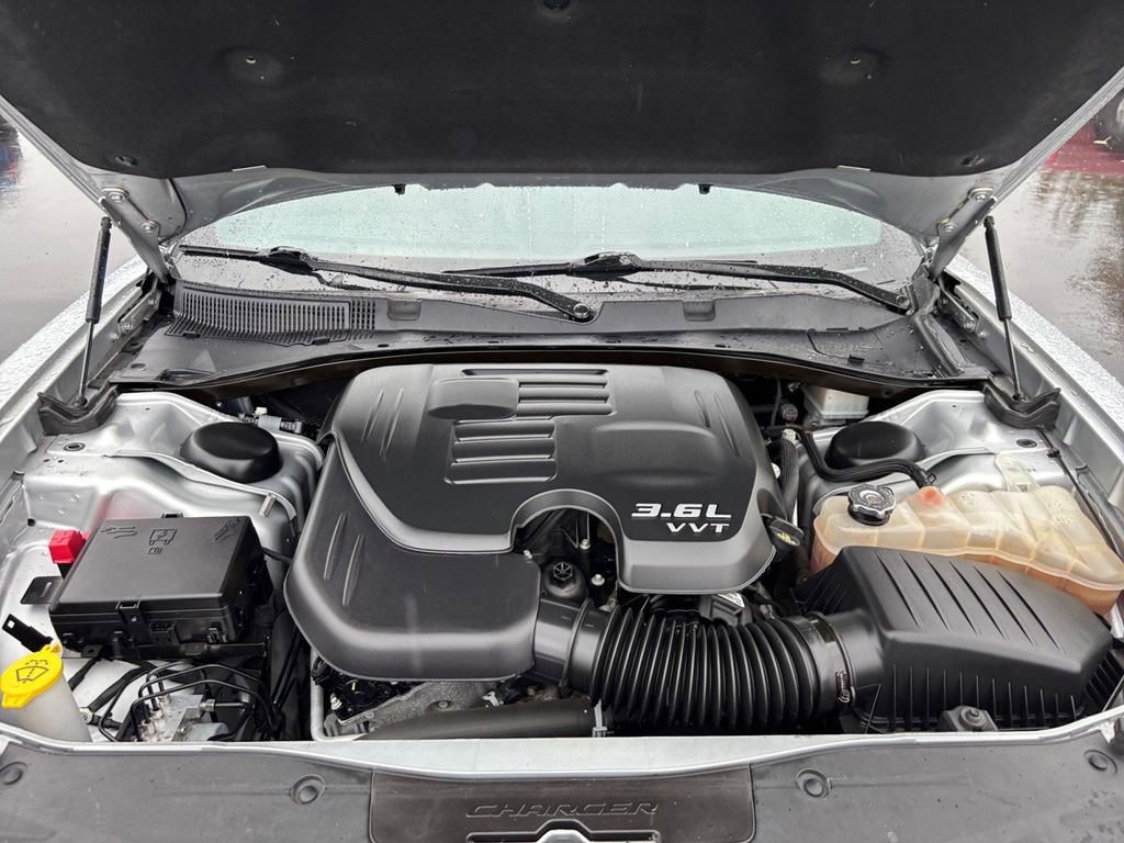 Used 2020 Dodge Charger SXT w/ Leather Interior Group image 31