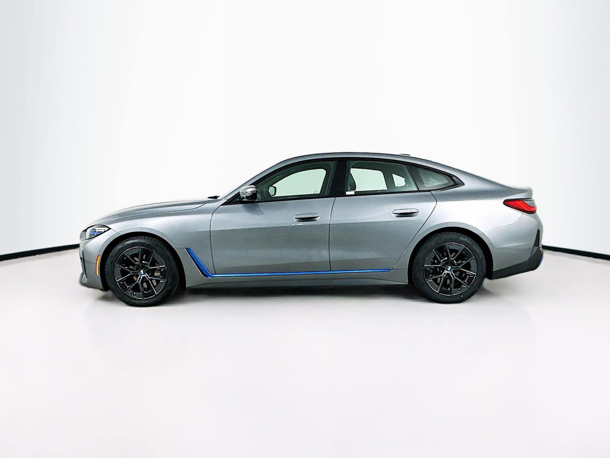Used 2023 BMW i4 eDrive40 image 4