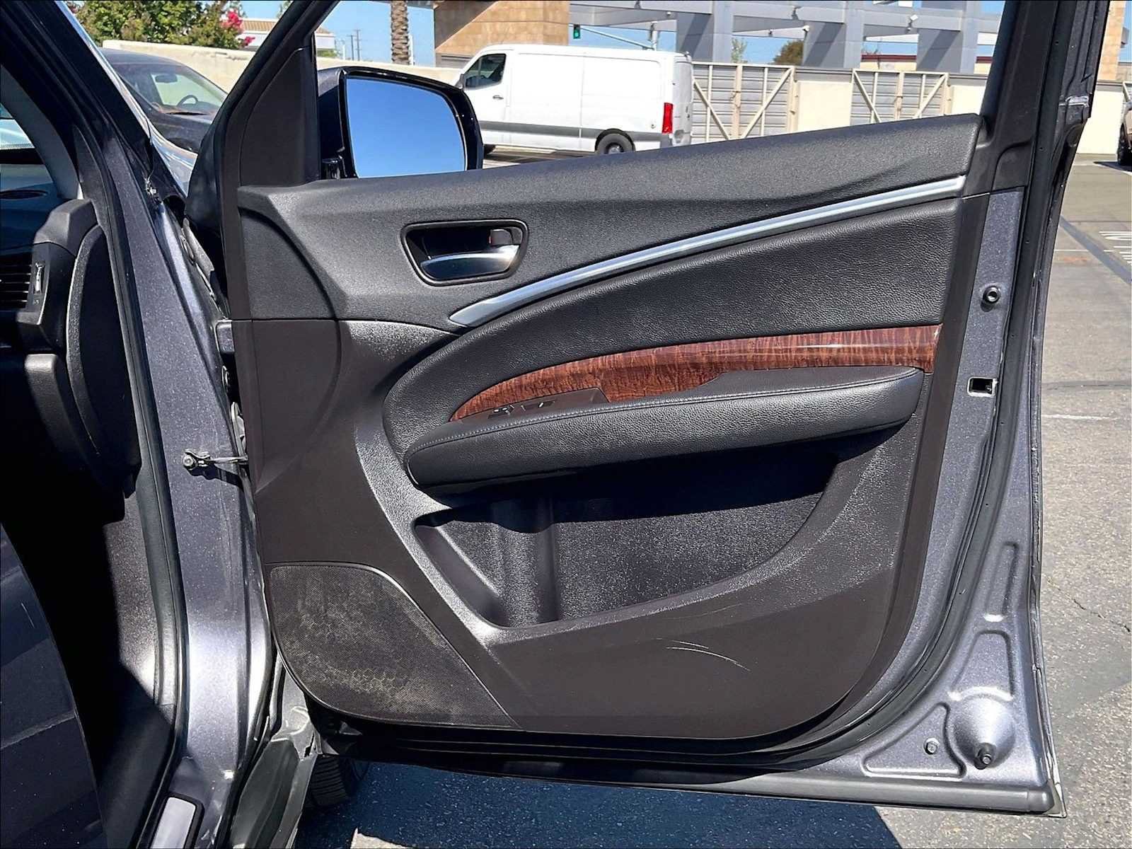 Used 2018 Acura MDX SH-AWD image 26