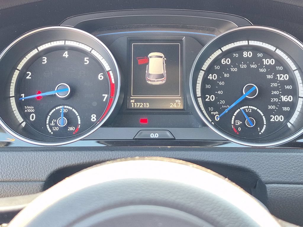 Used 2016 Volkswagen Golf 4-Door AWD/4WD image 24