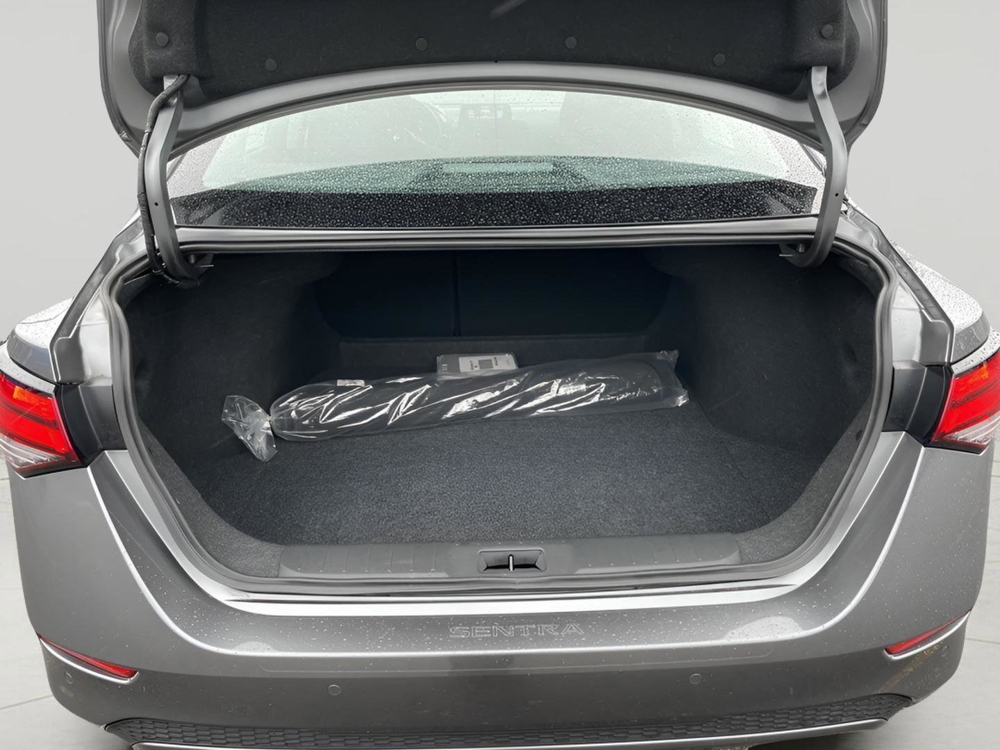 Used 2025 Nissan Sentra SV image 9