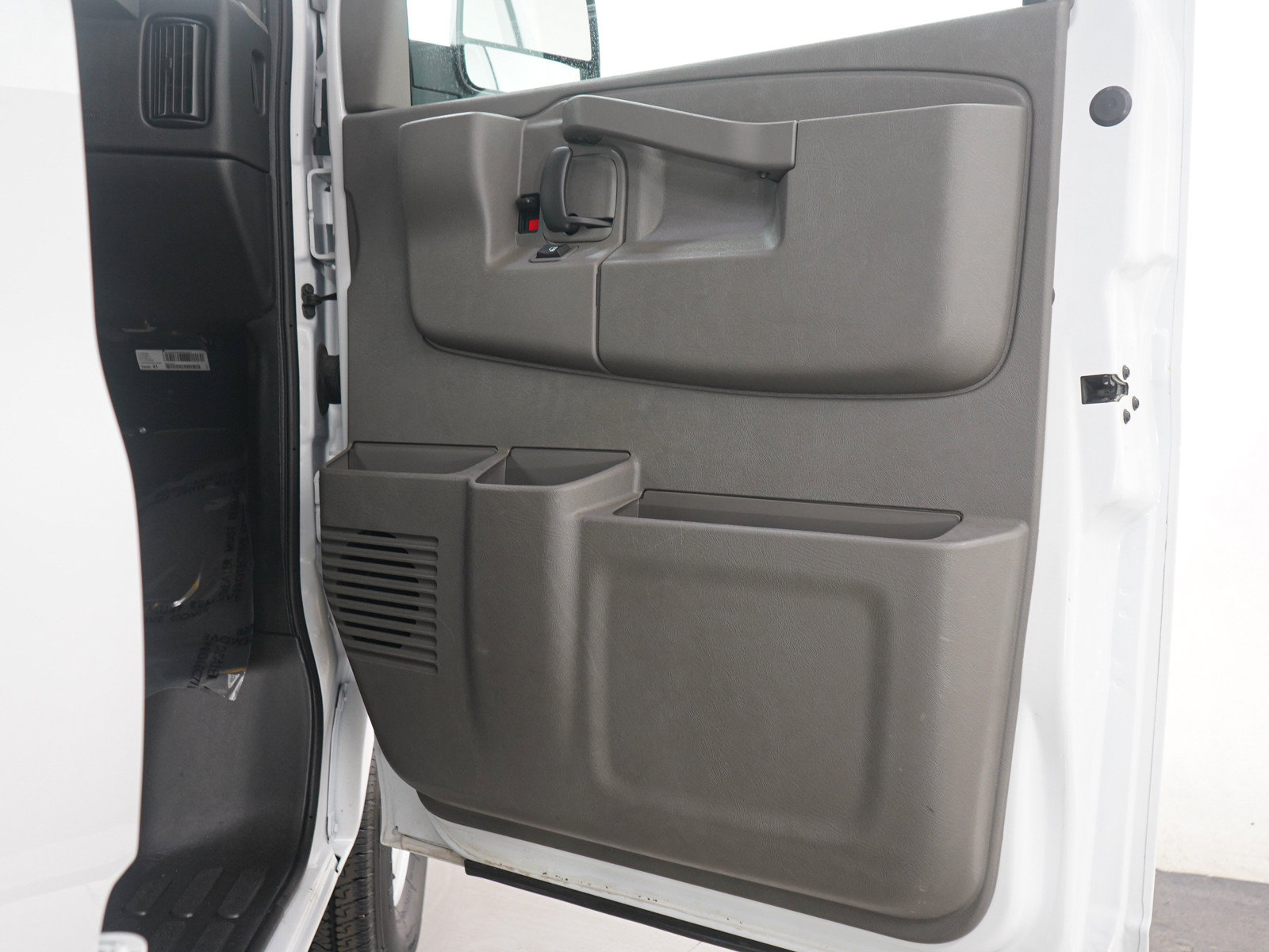 Used 2025 Chevrolet Express 3500 LT w/ LT Preferred Equipment Group RWD image 9