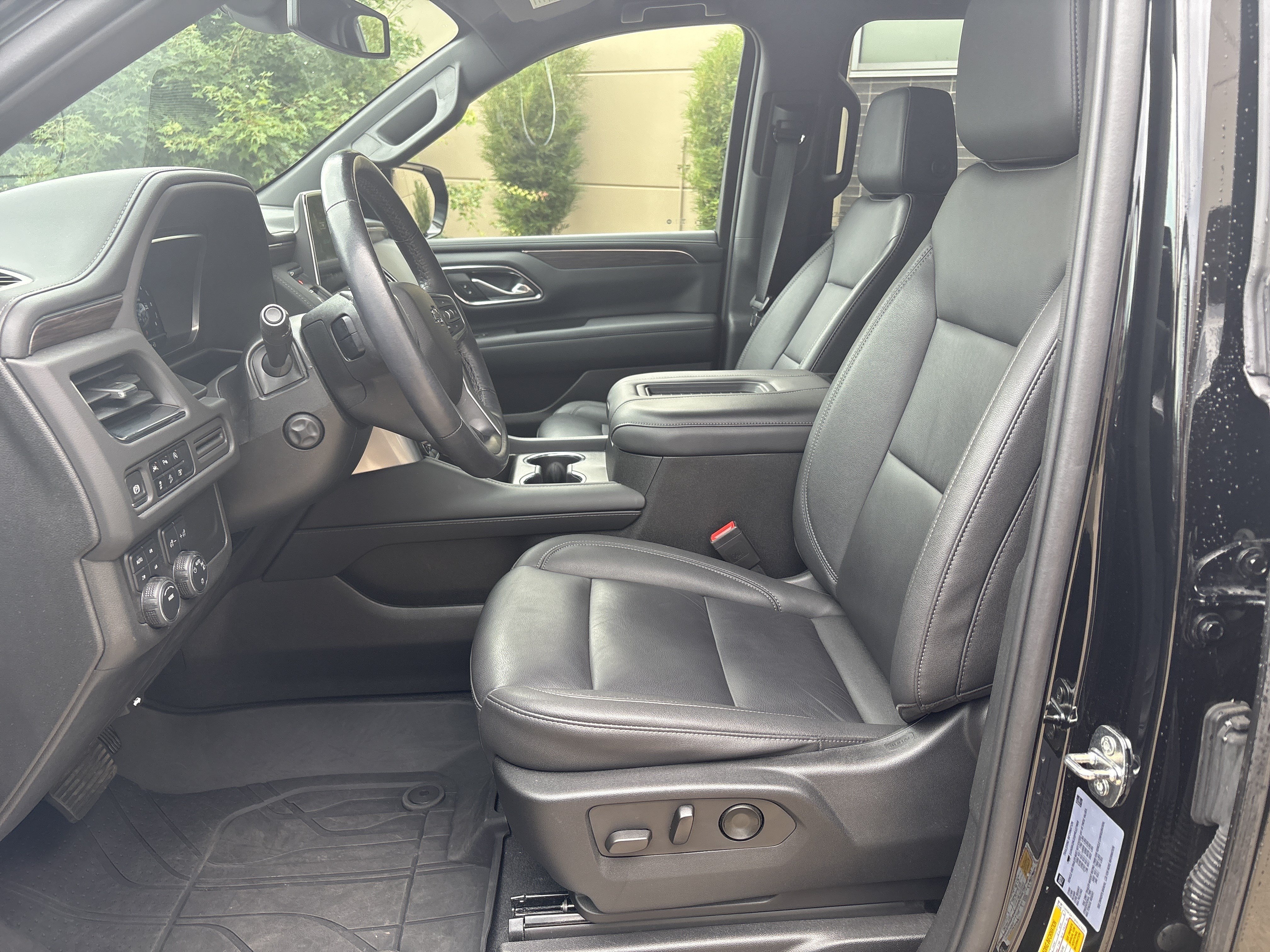 Used 2023 Chevrolet Suburban Z71 w/ Luxury Package AWD/4WD image 16