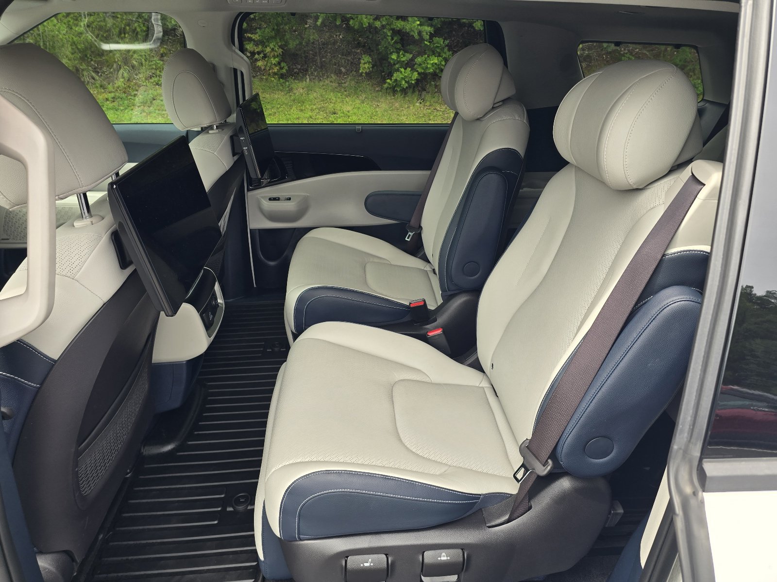 Used 2025 Kia Carnival SX Prestige FWD image 11