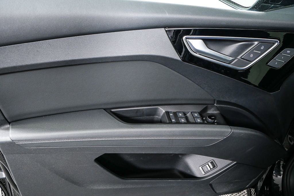 Certified 2023 Audi Q4 e-tron Prestige w/ Black Optic Package image 6