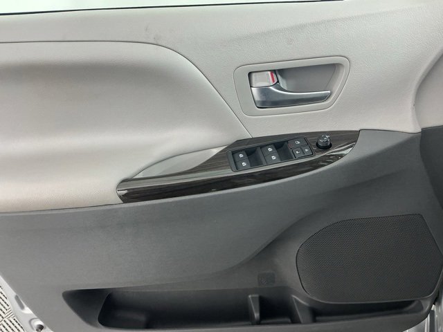 Used 2020 Toyota Sienna XLE Premium image 7