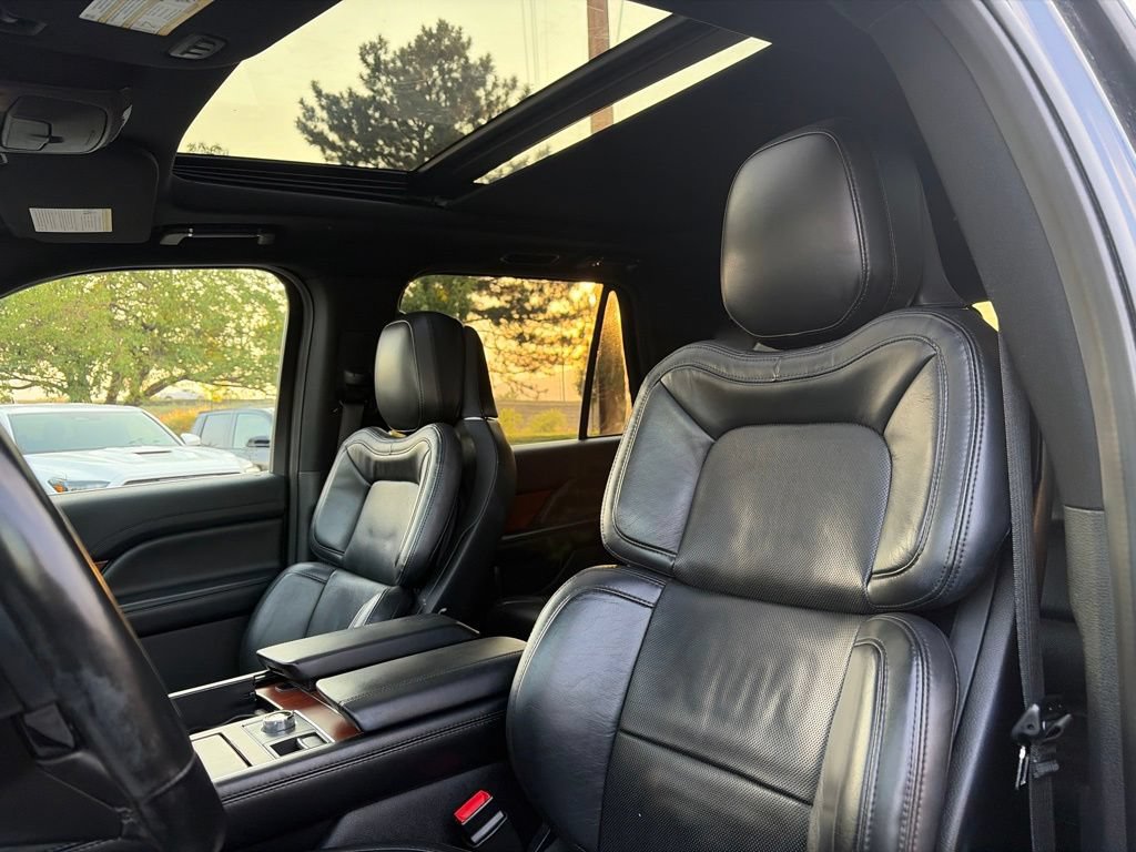 Used 2021 Lincoln Navigator Reserve AWD/4WD image 28