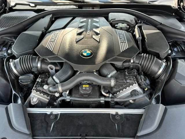 Used 2022 BMW M550i xDrive AWD/4WD image 9