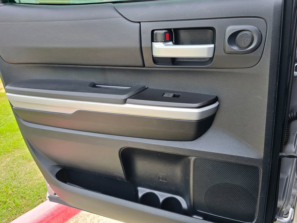 Used 2018 Toyota Tundra SR5 w/ SR5 Upgrade Package AWD/4WD image 21