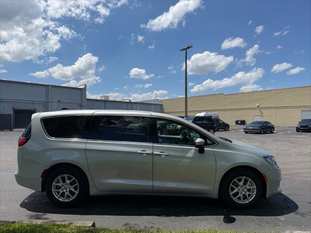 Used 2023 Chrysler Voyager LX FWD image 9