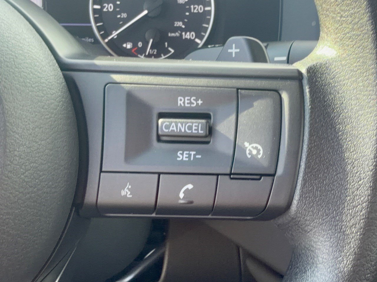Used 2025 Nissan Pathfinder S FWD image 19