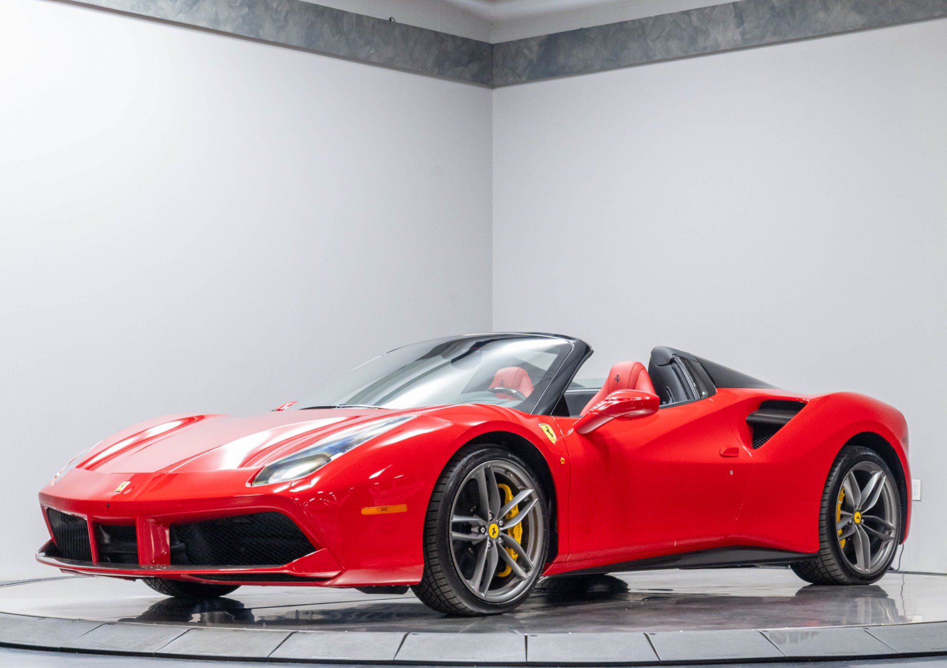Used 2018 Ferrari 488 Spider RWD image 2
