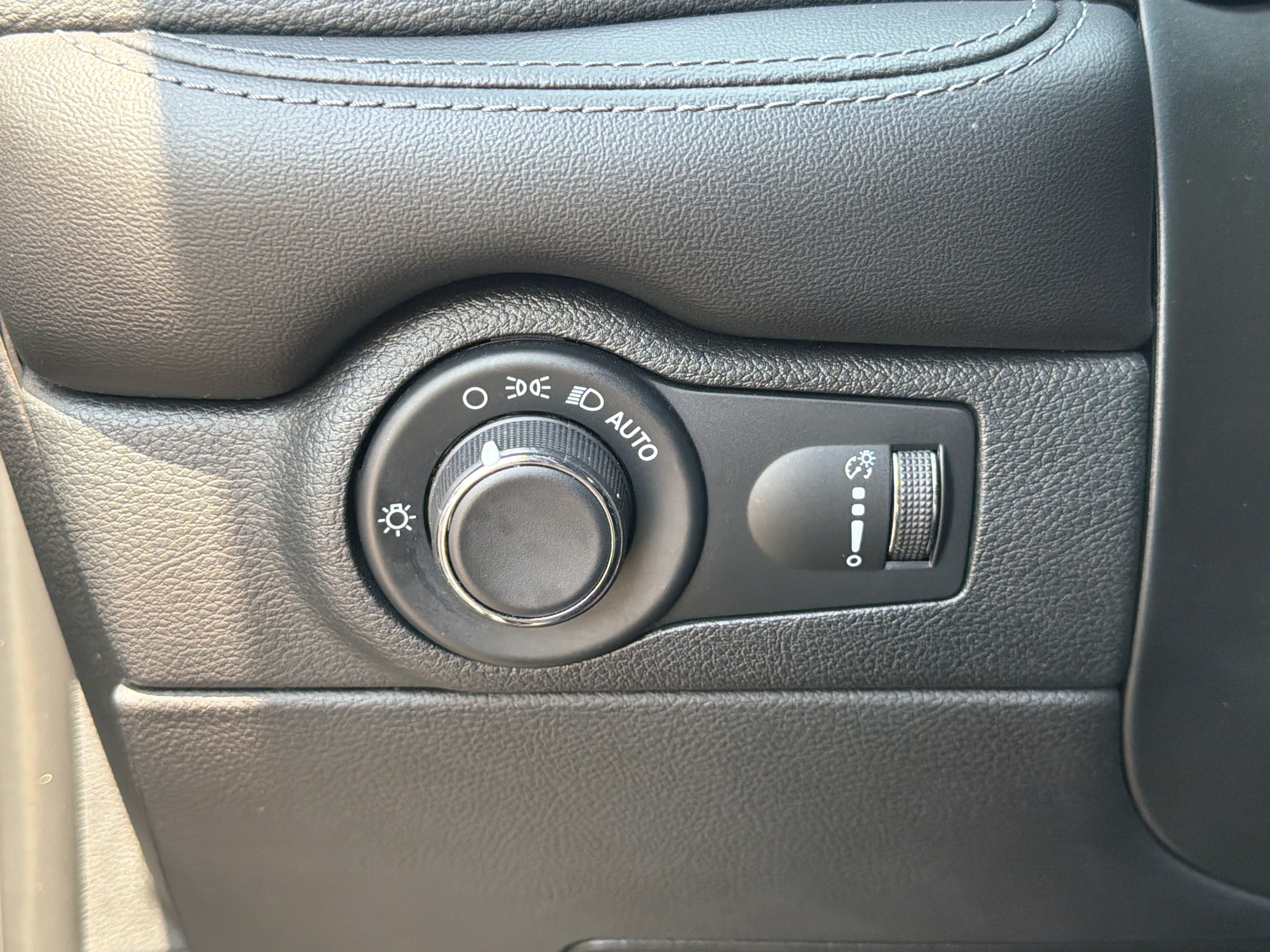 Used 2023 Dodge Durango SXT Launch Edition RWD image 38