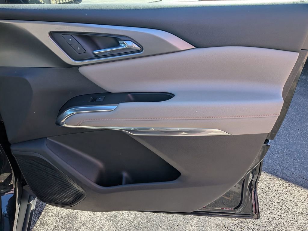 Certified 2025 Chevrolet Traverse LT image 28