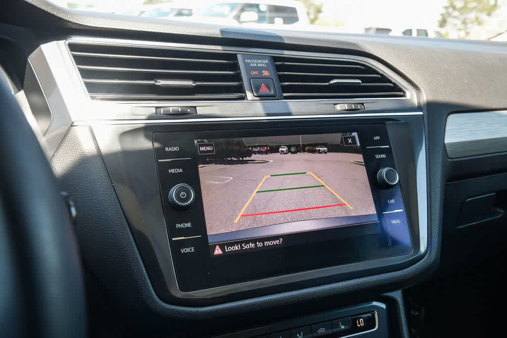 Used 2020 Volkswagen Tiguan SE w/ Panoramic Sunroof Package FWD image 23