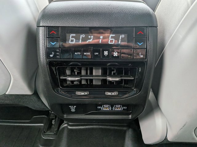 Used 2023 Jeep Grand Cherokee Overland w/ Luxury Tech Group IV AWD/4WD image 20