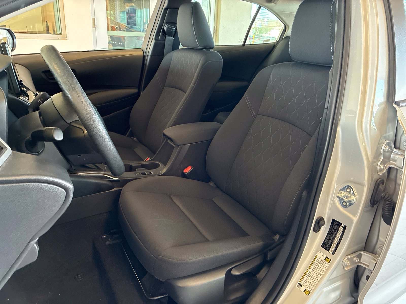 Used 2025 Toyota Corolla LE FWD image 10