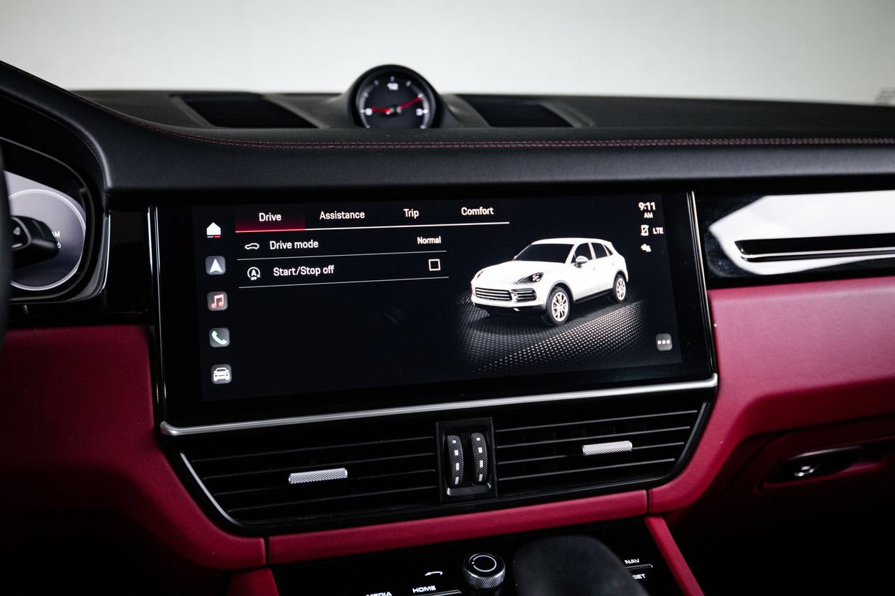 Certified 2023 Porsche Cayenne AWD/4WD image 18