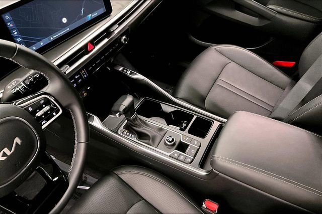 Used 2025 Kia Sorento S image 14