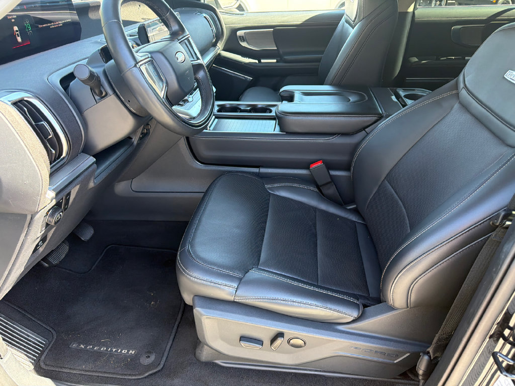 Used 2025 Ford Expedition Platinum AWD/4WD image 9
