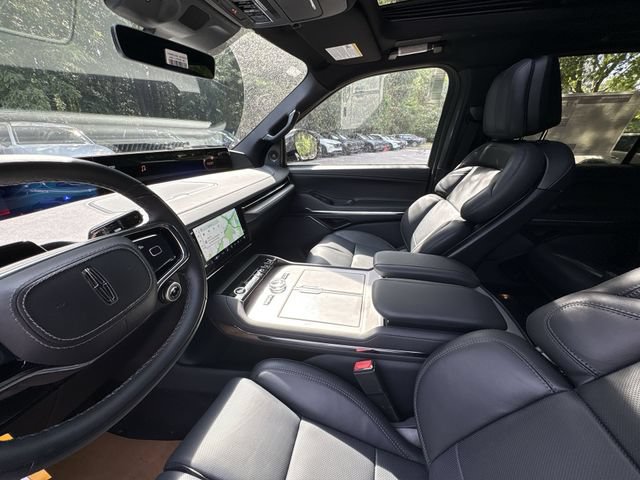 New 2027 Lincoln Navigator Reserve w/ Jet Appearance Package AWD/4WD image 21