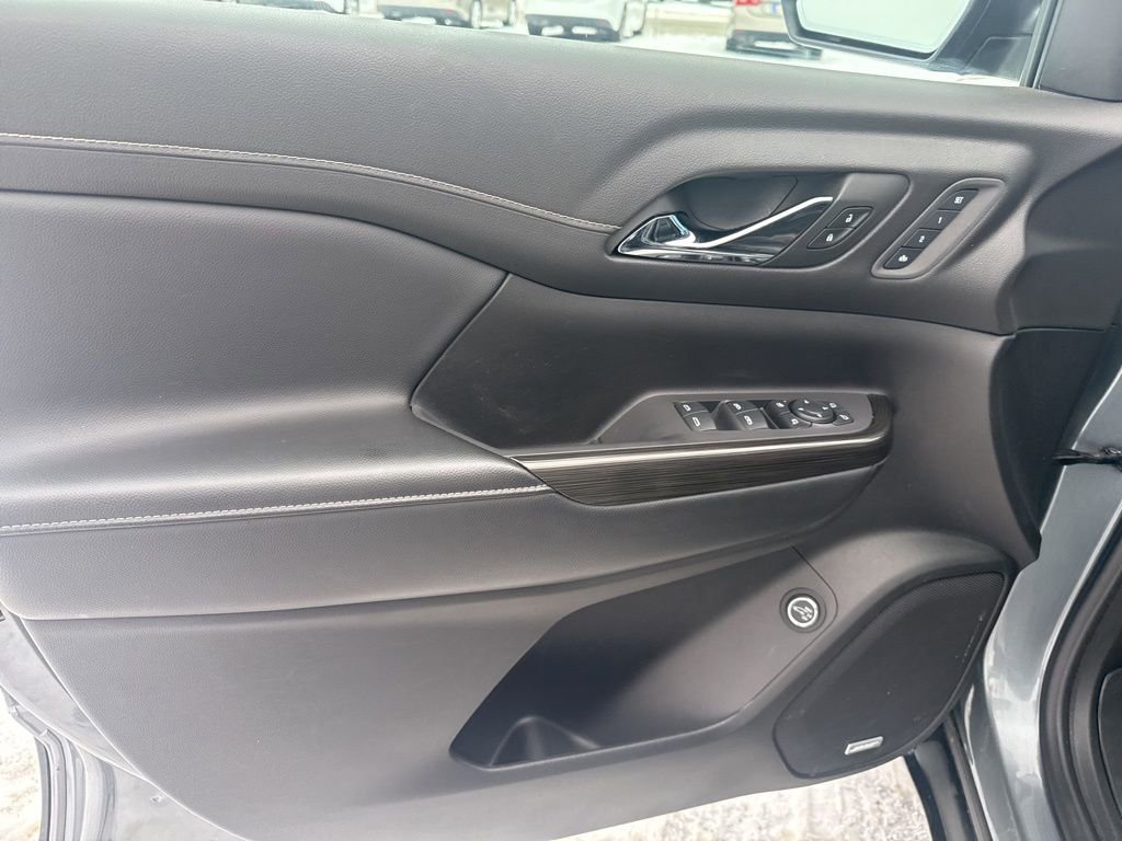 Used 2022 GMC Acadia SLT w/ Elevation Edition image 19