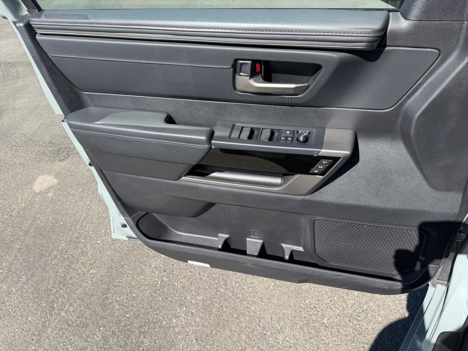 Used 2025 Toyota Tundra Limited image 21