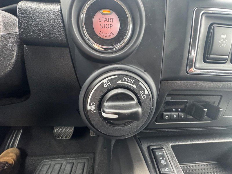 Used 2024 Nissan Titan SV w/ SV Convenience Package image 21