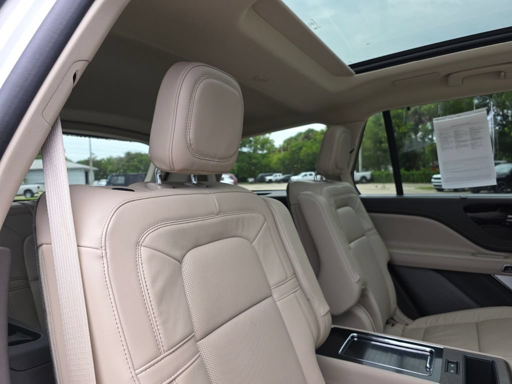 Used 2024 Lincoln Aviator Reserve w/ Equipment Group 201A AWD/4WD image 19